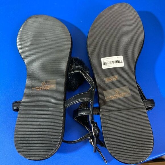 Liliana Black Faux Fur Pom Sandals - Picture 6 of 7